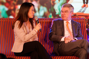 Kim Bui zusammen mit Thomas Bach | Foto: picture alliance